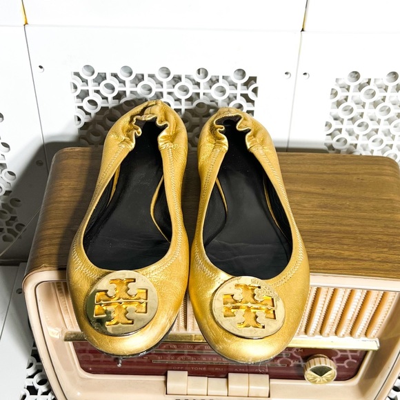 Tory Burch gold metallic flats - Picture 3 of 8
